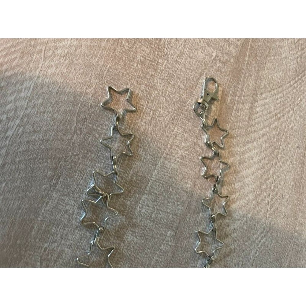 silver star chain belt, a popular Y2K-inspired metal waist chain 2000s retro